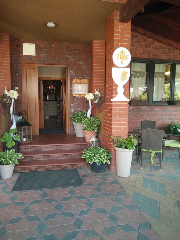 Hotel Rypsowka Nowy Sącz Exteriör bild