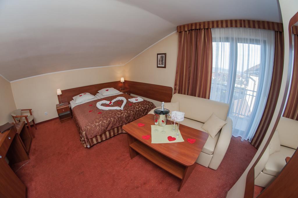 Hotel Rypsowka Nowy Sącz Exteriör bild