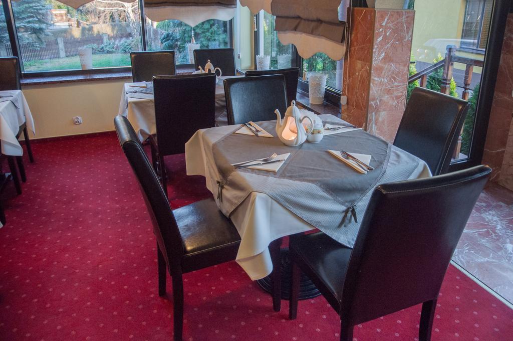 Hotel Rypsowka Nowy Sącz Exteriör bild
