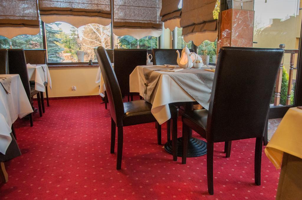 Hotel Rypsowka Nowy Sącz Exteriör bild